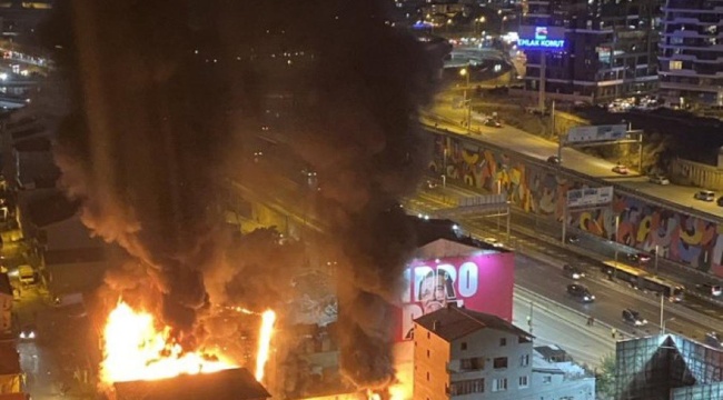 Kadıköy'de bir binada patlamanın ardından yangın çıktı