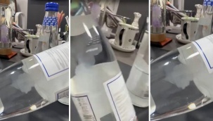 Marketten aldığı suyun içinden denizanası çıktı: