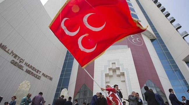 MHP'de istifa depremi