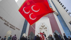 MHP'de istifa depremi