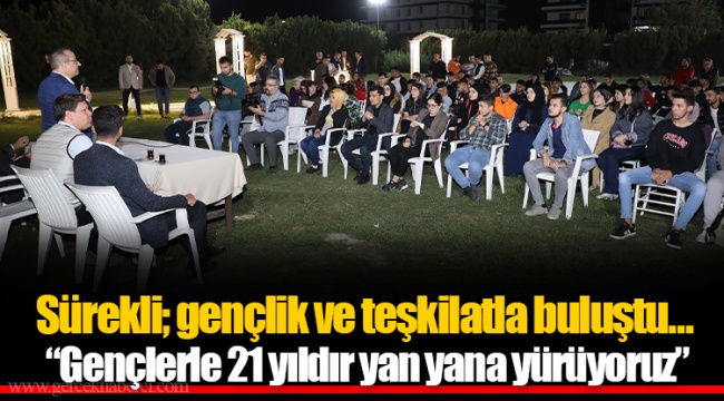 Sürekli; “Gençlerle 21 yıldır yan yana yürüyoruz”