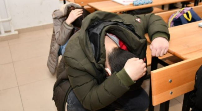 AFAD duyurdu: Tüm yurtlarda “Deprem Anı, Çök-Kapan-Tutun Tatbikatı” yapılacak