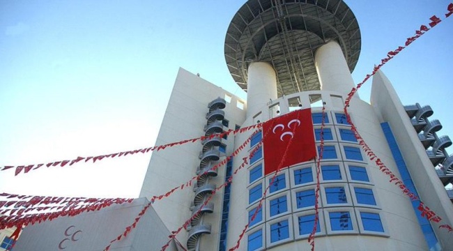 Anayasa değişikliği teklifi MHP'ye sunuldu