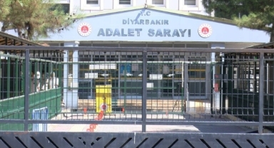 Arabalardaki haciz şerhlerini rüşvetle kaldıran icra memuru tutuklandı