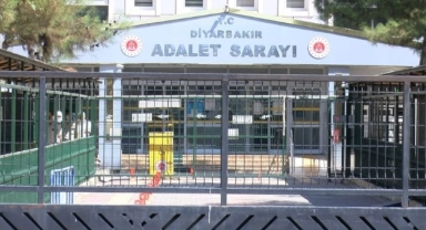 Arabalardaki haciz şerhlerini rüşvetle kaldıran icra memuru tutuklandı