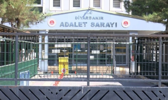 Arabalardaki haciz şerhlerini rüşvetle kaldıran icra memuru tutuklandı