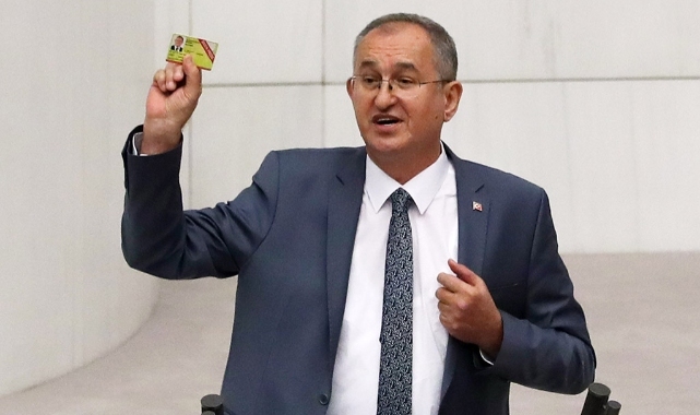 Atila Sertel'den basın kartı tepkisi: 'Gazeteciler alamıyor İletişim Başkanlığı çalışanlarına dağıtıyor'