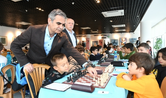 Başöğretmen Atatürk Satranç Turnuvası başladı