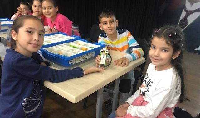 Bayraklılı çocuklar geleceği ‘kodluyor’