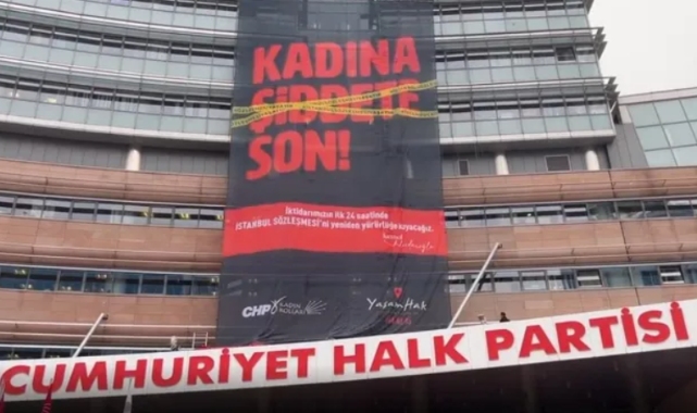 CHP Genel Merkezi'ne 'Kadına şiddete son' pankartı asıldı