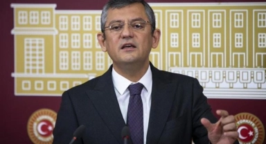 CHP’li Özel’den Bahçeli’ye: Burası altılı ganyansa siz düne kadar sıralı üçlüydünüz, şimdi ikili bahse mi döndünüz?