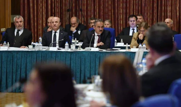 CHP’nin ‘Çocuklar aç’ açıklamasına AK Parti’den ‘amma abarttı’ yanıtı