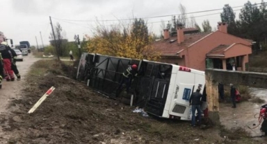 Diyarbakır’da yolcu otobüsü devrildi!