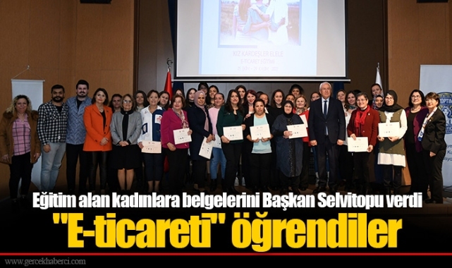 Eğitim alan kadınlara belgelerini Başkan Selvitopu verdi