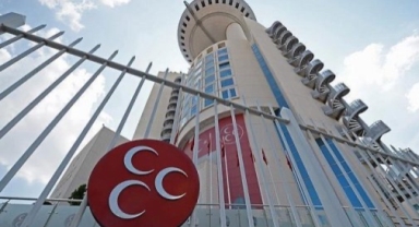 İYİ Parti milletvekiliyle fotoğraf çektiren MHP’li ihraç edildi