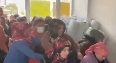 İzmir'de ucuz halı izdihamında 2 kadın hastanelik oldu