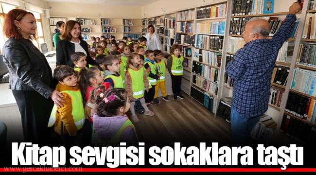 Kitap sevgisi sokaklara taştı