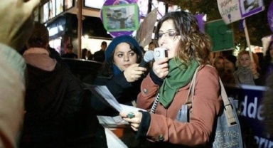'Sürtük' diyene ceza yok, 'yüzsüz' diyene ceza var
