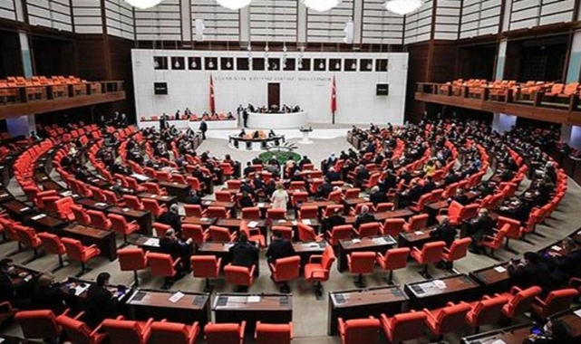 AK Parti ve MHP&#039;li milletvekillerinin oylarıyla Meclis&#039;in gelecek hafta tatil yapmasına karar verildi: &quot;Verilen sözler tutulmadan sene kapatılıyor&quot;