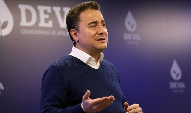 Babacan: Gençler mutsuz ve daha acısı umutsuz; gençliğe en çok gençlik borçluyuz!