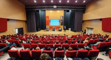 Başkan Tugay İklim Konferansı’nda gençlerle buluştu