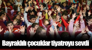 Bayraklılı çocuklar tiyatroyu sevdi