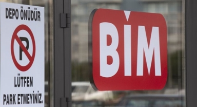 BİM'e saldırı: Bazı camlar kırıldı, bazılarının üstüne de 'Devlet baba' yazıldı