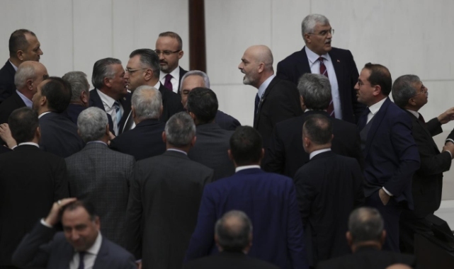 Bülent Arınç: Trabzon Milletvekili Hüseyin Örs'ün hayati tehlike geçirmesine yol açan gözü dönmüş şahsı şiddetle kınıyorum
