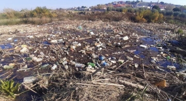 Büyük Menderes Nehri çöplüğe döndü