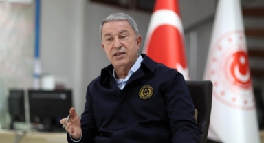 CHP'li Bayraktutan'dan Bakan Akar: Öyle bir defacto durum yarattınız ki bir mont giyiyorsunuz üzerinize, operasyonlar yapıyorsunuz