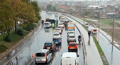 İzmir’de yolcu minibüsü devrildi: Sürücü yaralı