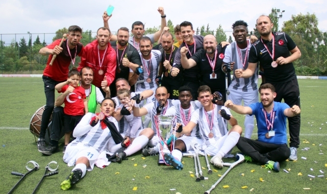 İzmir’in yıldızlarına 2022’de madalya yağmuru