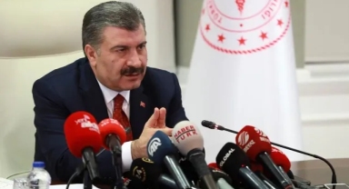 Sağlık Bakanı Koca: Piyasada az bulunan ilaçların ihracatına bir süreliğine ara verdik