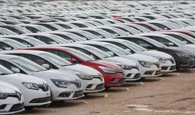 Zam endişesiyle otomobiller gemideyken satılıyor