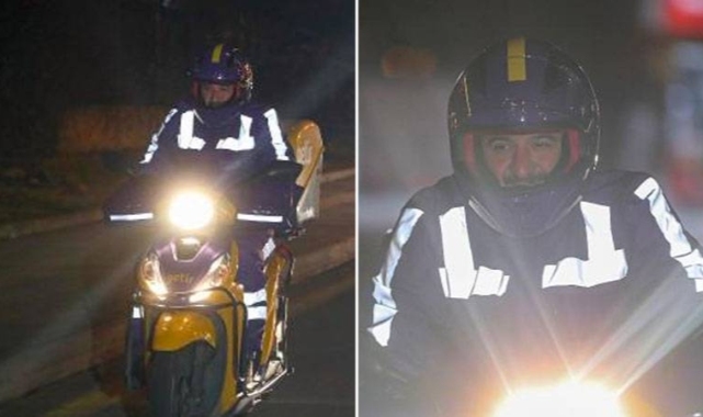 Bakan Varank, yeni yıla 'motokurye' olarak girdi; sipariş götürdü: "İnşallah iyi yıldız verirler, para da almadık"