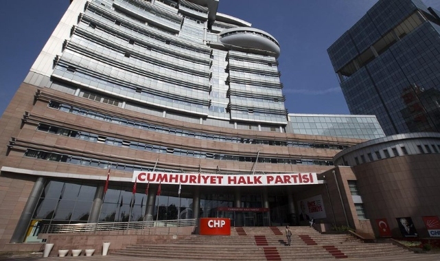 CHP Genel Merkezi’ne 14 Mayıs göndermeli Kılıçdaroğlu pankartı