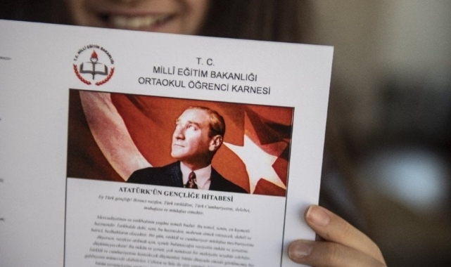 Karneler dağıtıldı, 15 günlük yarıyıl tatili başladı