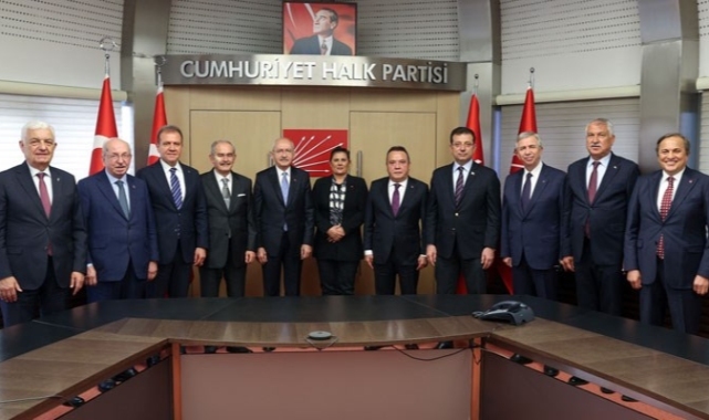 Kılıçdaroğlu, CHP'li büyükşehir belediye başkanları ile bir araya geldi