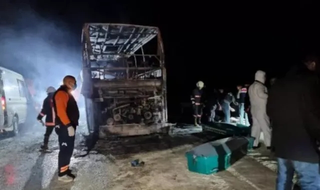 Otobüs TIR'a arkadan çarptı: 2'si şehit 3 ölü!