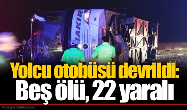 Yolcu otobüsü devrildi: Beş ölü, 22 yaralı