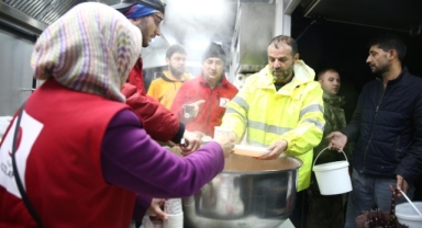AFAD, deprem bölgelerinde 13 bin 740 arama kurtarma personelinin görevlendirildiğini açıkladı