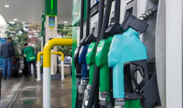 Akaryakıta çifte zam: Hem benzine hem motorine zam yapıldı