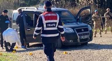 Antalya'da kanlı infaz! Biri muhtar 3 kişinin cansız bedeni otomobilde bulundu