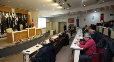 Başkan Gümrükçü Depremzedelerin Barınma İhtiyacı için Emlakçılarla Buluştu