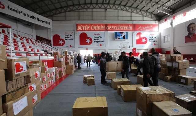 Bayraklı depremzedeler için tek yürek oldu