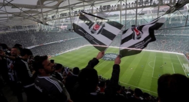 Beşiktaş tribünlerinde 'Hükümet istifa' sloganları atıldı