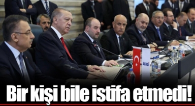 Bir kişi bile istifa etmedi!