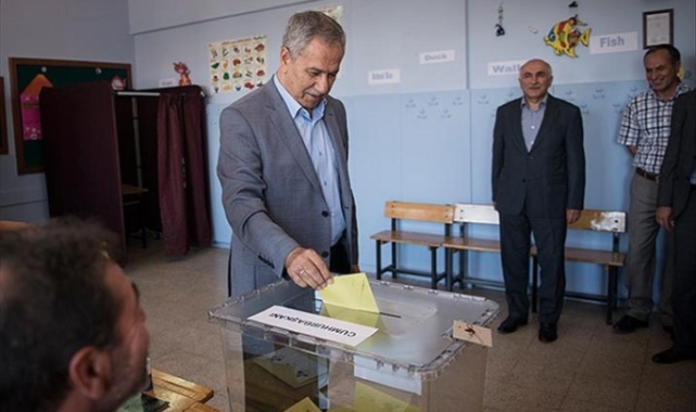 Bülent Arınç, seçimlerin ertelenmesini istedi