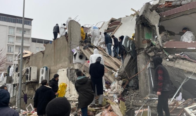 Deprem bölgesinde 3 askerimiz şehit oldu