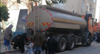 Deprem bölgesindeki su sorunu için İzmir Büyükşehir Belediyesi ekipleri devrede
